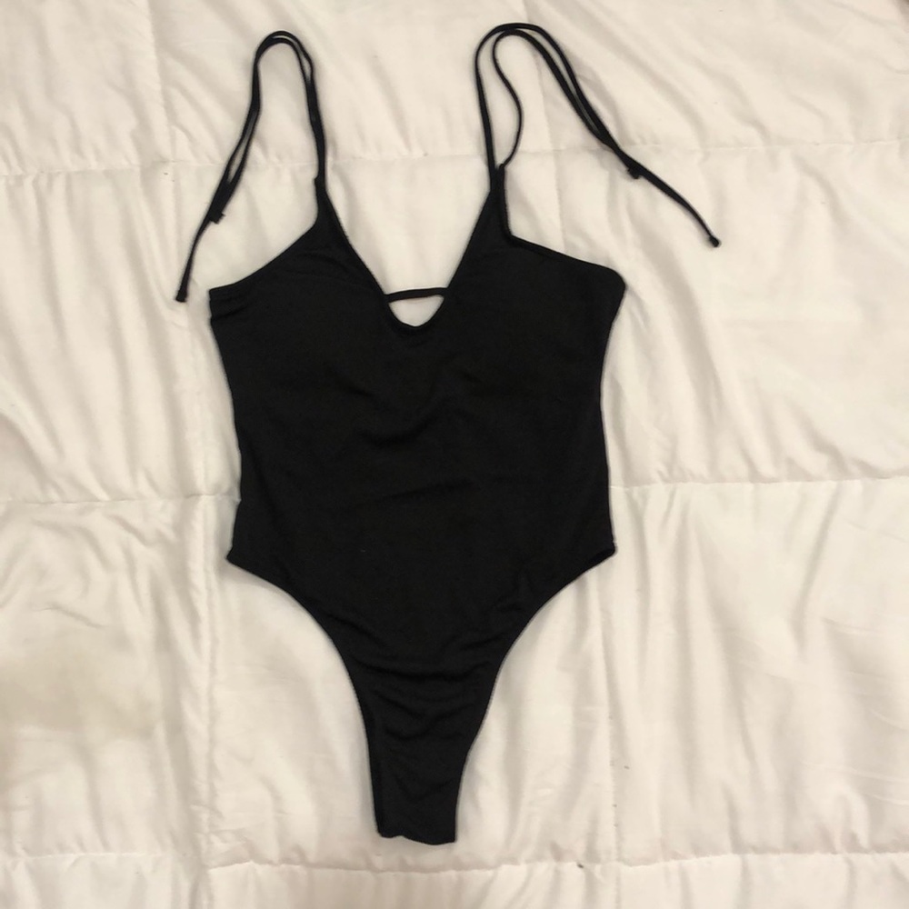FINAL CHANCE!! Stunning Zara bodysuit🖤🤍